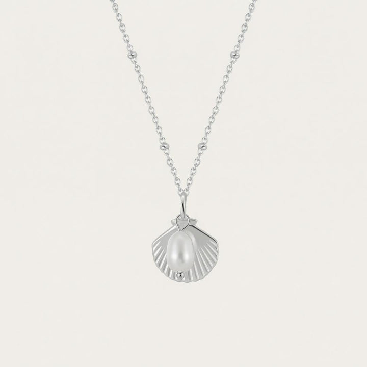 Shell Pearl Pendant Necklace