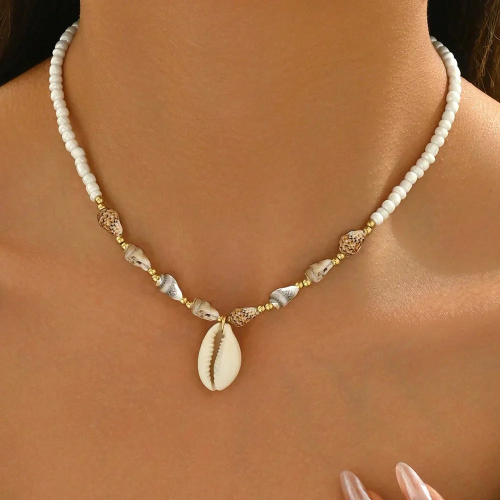 Natural Seashell Bead & Pendant Necklace